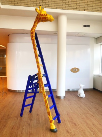 Giraf
kunststof en hout
280 cm hoog
€ 2950 